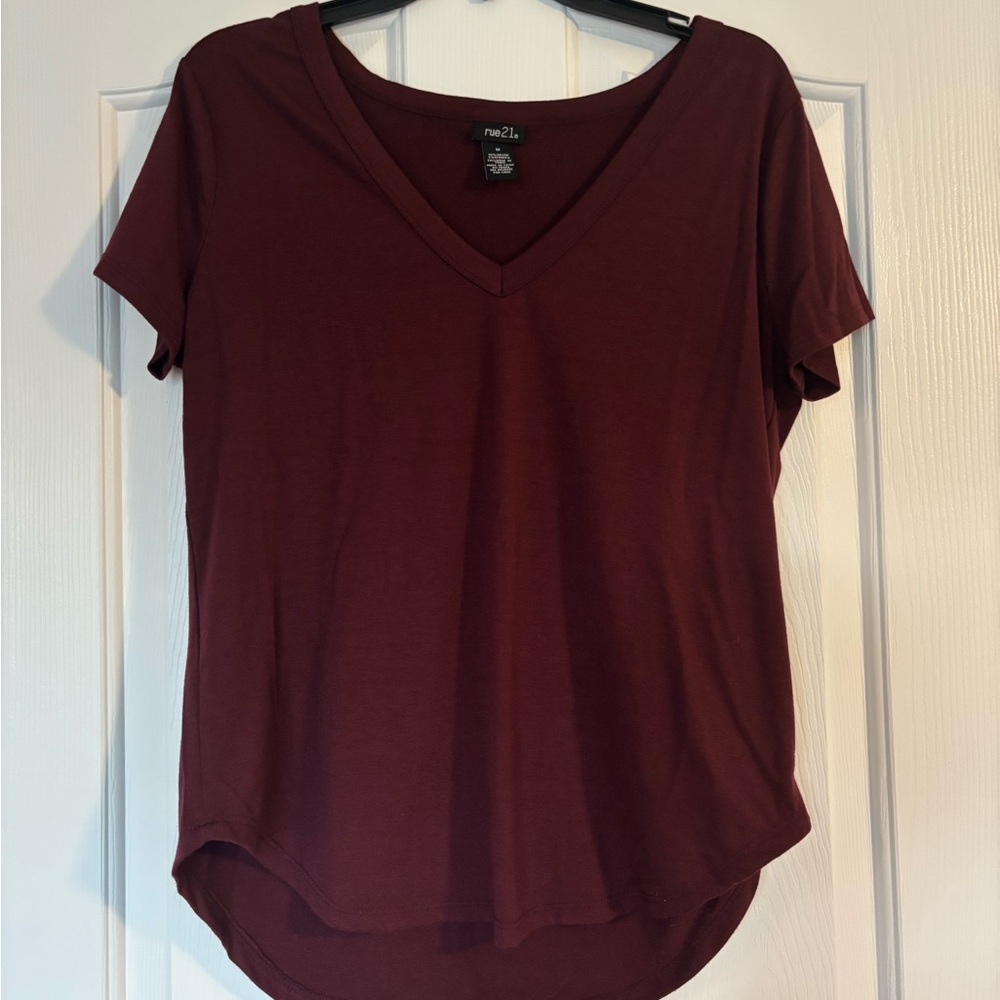Rue21 Burgundy V-Neck Short Sleeve Tee